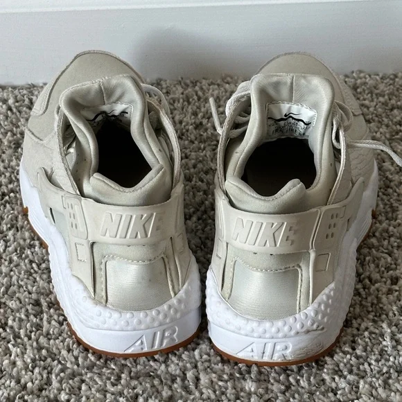 Nike Air Huarache Cream & White Gum Sole Size 8 - Picture 4 of 10